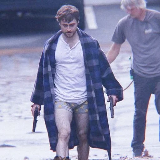 harry potter, daniel radcliffe, divertente harry potter, le pantofole di daniel radcliff, daniel radcliffe akimbo guns