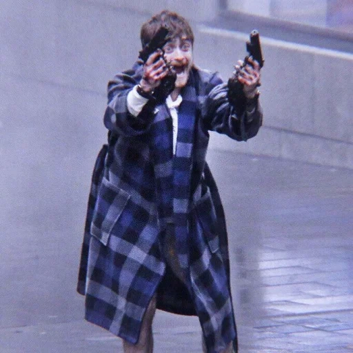 harry potter, daniel radcliffe, daniel radcliffe bathrobe, harry potter jokes, daniel radcliffe akinbo gun