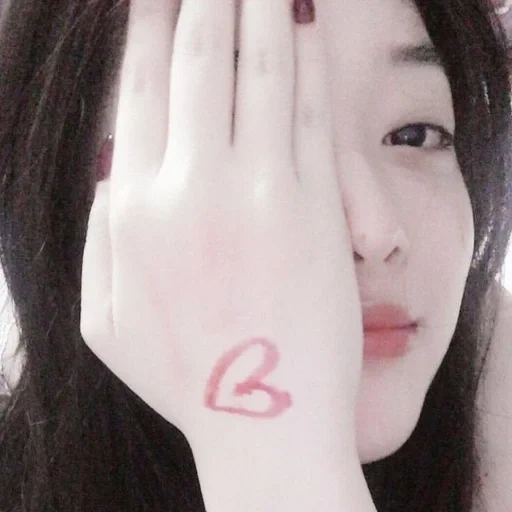 sulli, jovem, kim jisu, meninas coreanas, sulli desenha um coração