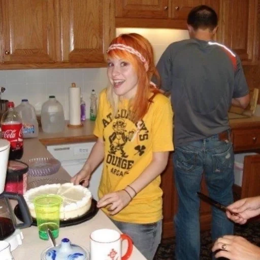 haley williams, articoli sul tavolo, hailey josselyn, paramore paramore, malattia di hailey hailey