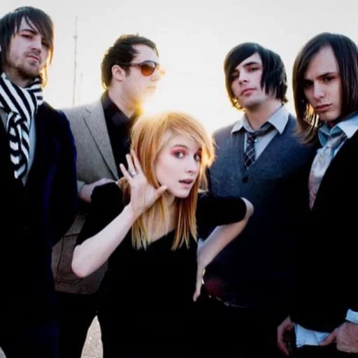 paramore, paramore 2022, paramore 2007, hayley williams, paramore 2005 group