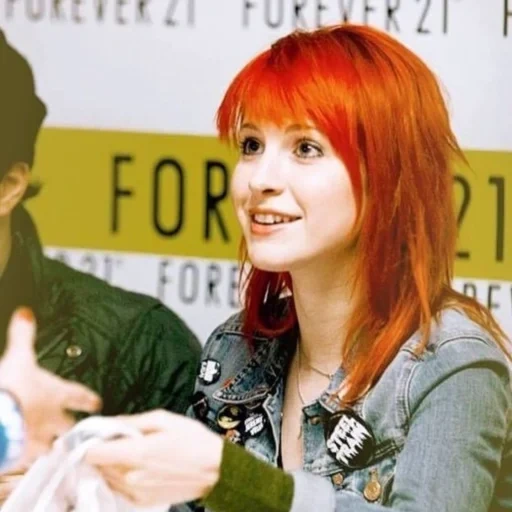 young woman, paramore, hayley williams, haley williams 2022, haley williams brasil