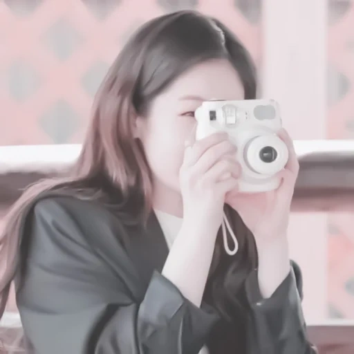 азиат, женщина, fujifilm instax q6, дженни фотоаппаратом, камера мгновенной печати