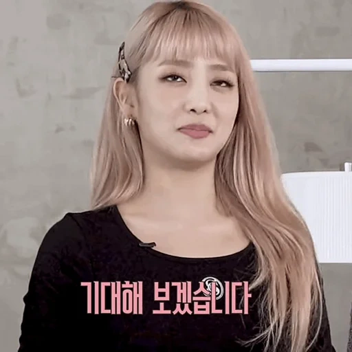 mädchen, lisa blackpink, lalisa manoban make up, munböl korean sänger, dreamcatcher yoohyeon blond