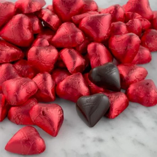 coração vermelho, chocolate escuro, doce de chocolate, coração vermelho doce