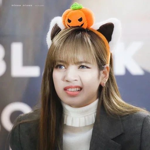 rosa nero, lisa blackpink, lalisa blackpink, blackpink lisa fansign