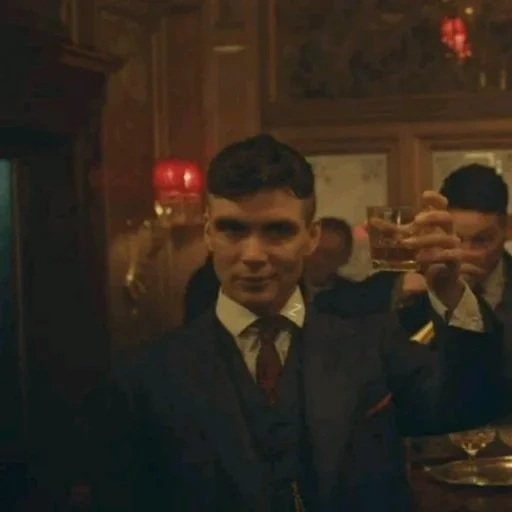 tommy shelby, thomas shelby, pannello parasole affilato, la visiera affilata di shelby, peaky blinders tommy shelby