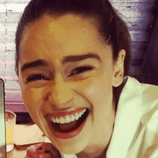 mujer, mujer joven, emilia clark, risa de emilia clark, haluro de la serie turca de ariza