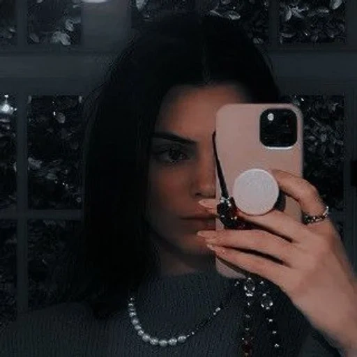 la ragazza, la ragazza è disponibile, trucco kendall jenner, volonova lisa krasnodal, carrie jenner desktop