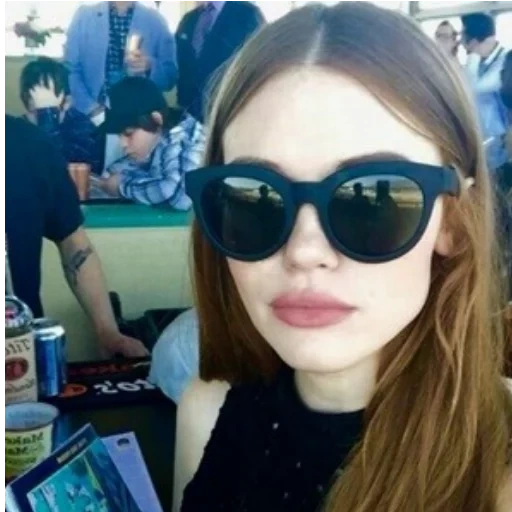 girl, elizabeth i, alice_rey_alice, black sunglasses, fashionable sunglasses
