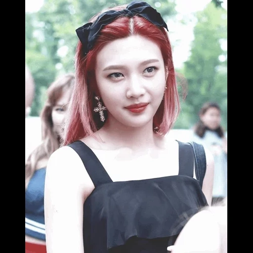 jeune femme, choi suyun, velours rouge, joy velvet rouge, joy hair red velvet