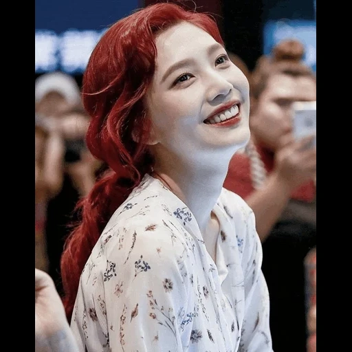 joey, beludru merah, red velvet joy, irene beludru merah, joey korduroi lampu merah