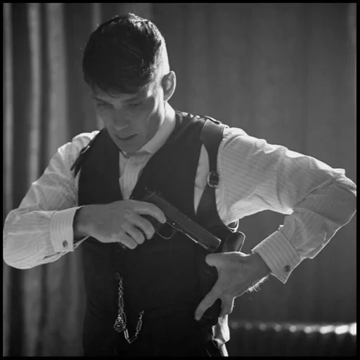 мужчина, tommy shelby, thomas shelby, peaky blinder, острые козырьки томас шелби пистолетом