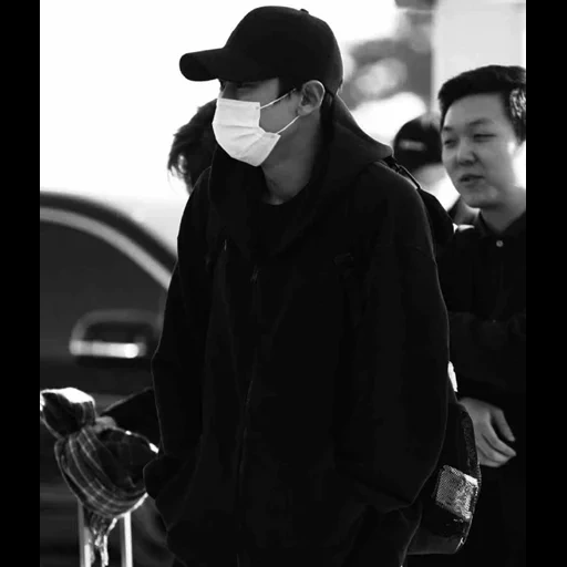 pak chanyeol, exo chanyeol, masque bts shuga, manteau kim taehyun, chanel cool noir blanc