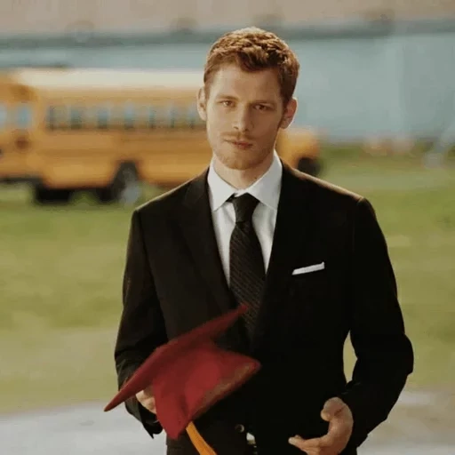 joseph morgan, diarmes de vampire, les journaux de vampire, costume klaus michaelson, vampire stefan salvatore