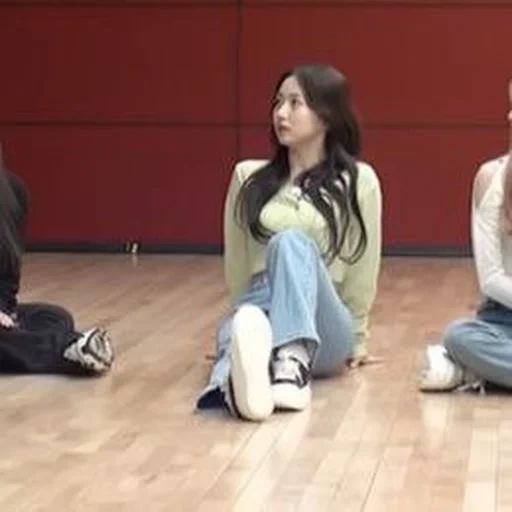 dua kali, asia, dua kali tzuyu, dua kali dahyun, dua kali tzuyu menari latihan tari malam