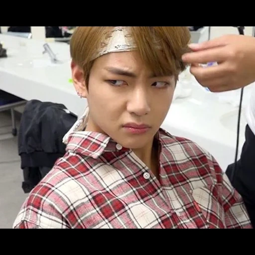 kim tae-hyun, bangtan boys, taehyung bts, taehyung cute, el quinto grupo de jóvenes a prueba de balas saltando