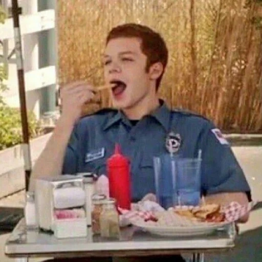 pessoa sem vergonha, ian gallagher, ian gallagher, ator de tv, cameron monahan