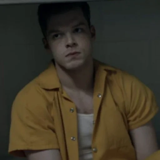 jeune homme, ian gallagher, ian sans vergogne, the shameless ian gallagher, shameless saison 10 ian mitch