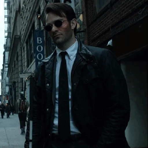 murdock, following, charlie cox, un avventuriero