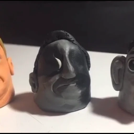maschera per il viso, statuetta-gnomo, maschera di gomma, maschera van thomas, ricostruzione naledi