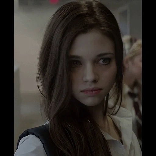 eslie, india esley, film dark mirror 2018, indian esley dark mirror, india eisley look away aesthetic