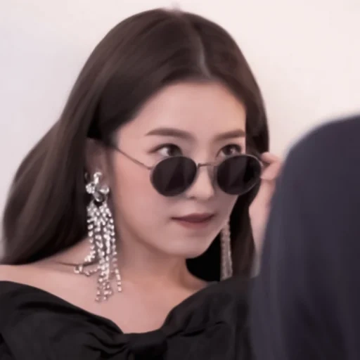 yeri, girl, asian girls, round sunglasses, sunglasses round