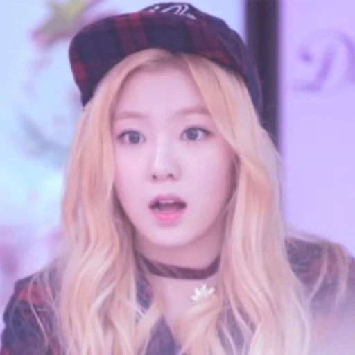 velluto rosso, kan silgi, red velvet irene, velvet rosso irene, bionda di velluto rosso irene