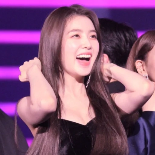 asiatico, miss kim jisu, xiaoting kep1er, mani di velluto rosso, red velvet irene