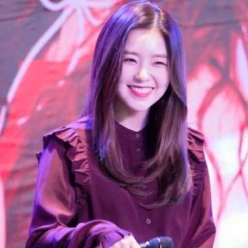 beludru merah, kanselji, irene red velvet, seulgi red velvet, senyum korduroi lampu merah irene