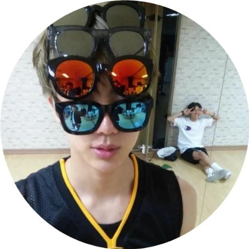 bts jin, jimin bts, les mèmes sont drôles, lunettes de soleil namjun, kim sokjin sunny lunes