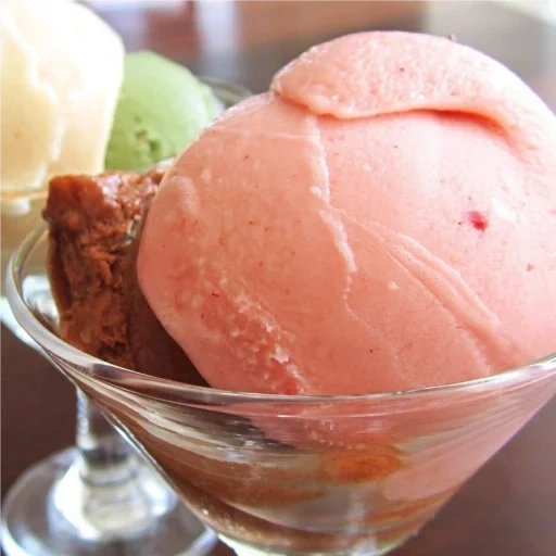helado, postre de helado, el helado es sabroso, helado casero, helado dietético