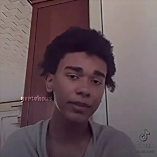 asiatico, telecamera, la cornage è negra, senza vlog episodio 9, lokimin brucia questo testo dell'album