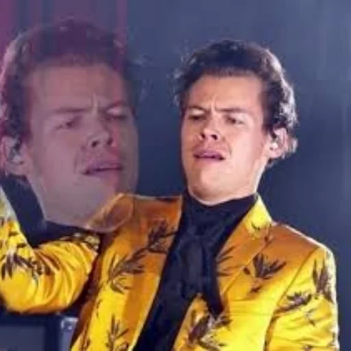 cantante, harry steelers, louis tomlinson, harry styles comfort pictures, harry styles love tour 2022