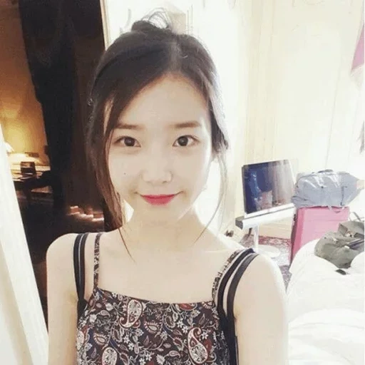 exalté, liste de lecture, selfie du chanteur iu, asian girls, actrice coréenne