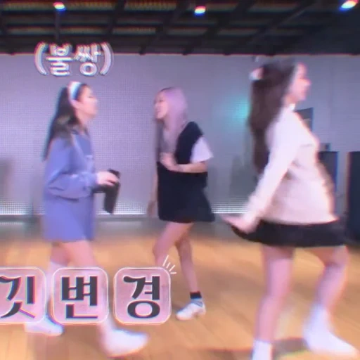 asiático, coreano, garota coreana, mulher coreana acendeu a dança, dançando e dançando na rússia chorando na europa