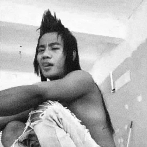 dindin, orang, pria, film tsukamoto takashi, terence trent darby 1995