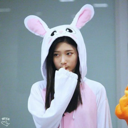 kpop, nayeon кролик, азиатская красота, кпоп шапочка зайца, nancy momoland 2020