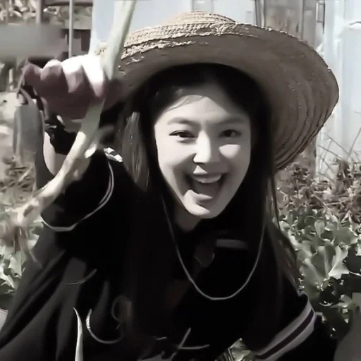 kim jenny, rose noir, blackpink jennie, les coréens sont beaux, jennie blackpink village survival