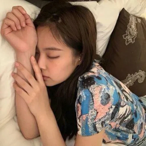 jenny kim, jenny kim dorme, sleepy jenny kim, blackpink jennie, kim jennie