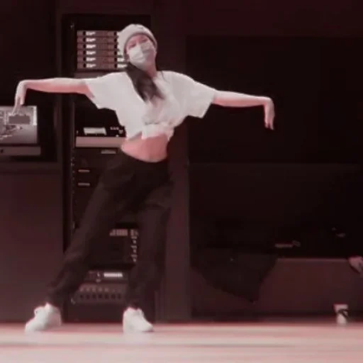 ragazza, danza, coreografia, danza moderna, canzone solo jennie the show