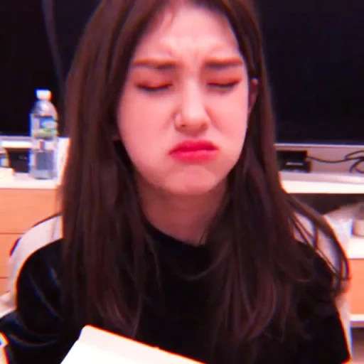 yeri, somi, asiatico, faccia memica, jeon somi