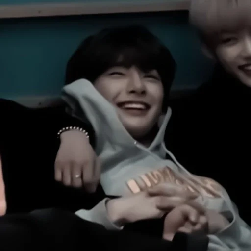 тэхен, taehyung, taehyung bts, jungkook bts, i n stray kids