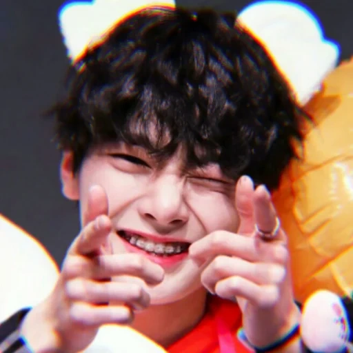 jeongin, zheng zhongguo, i n stray kids, téléphone avec caméra, yang chongning stray kids