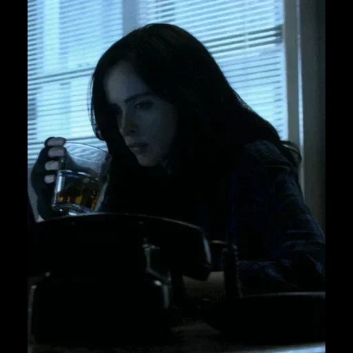 oeil de faucon, kristen ritter, jessica jones, la série jessica jones, série télévisée jessica jones pam