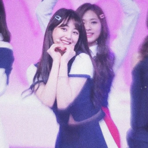 dua kali, mereka adalah naun, pak chjiho, dua kali jihyo, dua kali nayeon