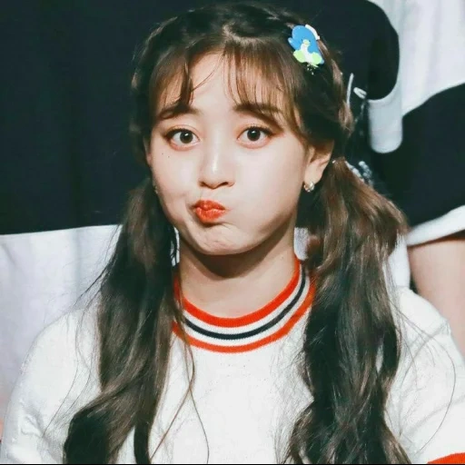 ils l'ont engagé, park ji-hyo, poudre noire, twice jihyo, twice nayeon