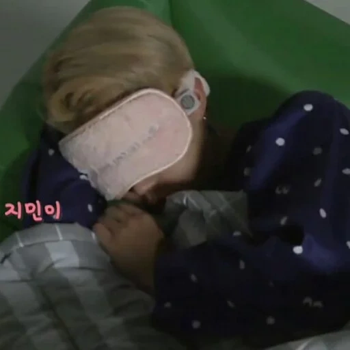 bts army, bangtan boys, anak kecil, gadis itu tidur dengan terbuka, tae hyung selfie 2020 bed