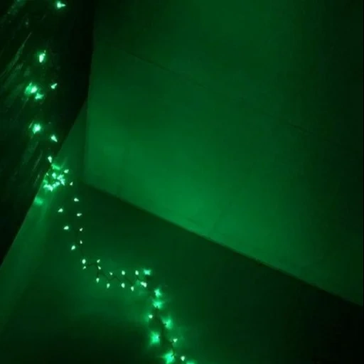 verde neon, estetica verde, stringhe di lampade, un bagliore verde, lampada a led