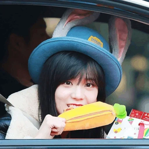asiático, sombrero de jisoo, actores coreanos, actrices coreanas, blackpink jisoo car